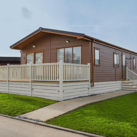 Rowan Lodge With Hot Tub Malton Exterior foto